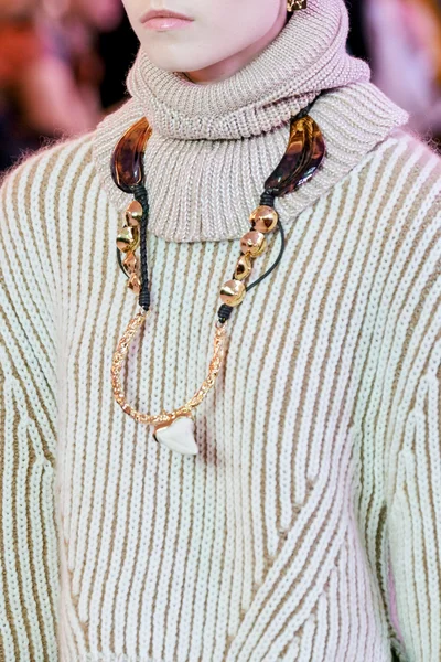 Look 63